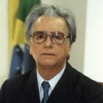 Folha.com - Poder - Lula é um mito, mas mitos e muros são derrubados, diz Itamar Franco - 10/10/2010