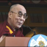 Dalai Lama anuncia que abandonará funções políticas.