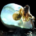 Fã de Lady Gaga sofre parada cardíaca em show da diva Pop.