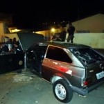 Em Curitiba (PR) - Bandidos em fuga fazem família como refém no Umbará. Polícia matou um.