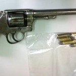 Em Pinhais (PR) - Garoto de 15 anos agride idoso e atira em sargento do Exército durante assalto
