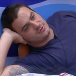 BBB12 - Após ter prisão decretada, Rafa quita a pensão alimentícia que devia ao filho, diz irmão do BBB