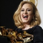 Adele ganha tudo no Grammy 2012 e lembra da operação nas cordas vocais