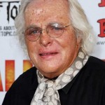 Richard Lynch é achado morto em seu apartamento