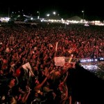 Cantor Gusttavo Lima acerta criança de 10 anos com pedaço de guitarra.