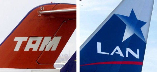 Foto com calda de aviões mostrando claramente o logo de ambas.